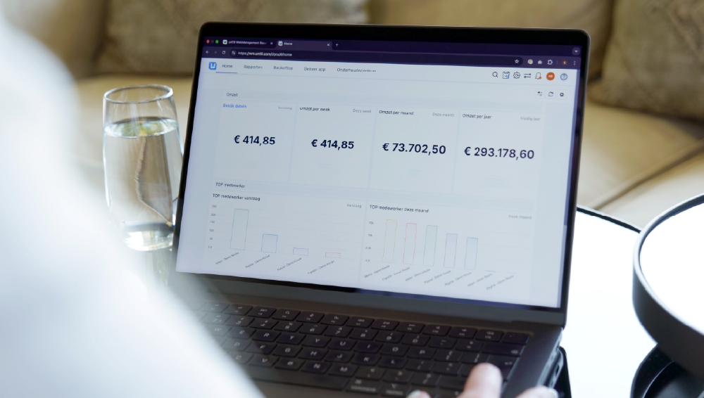 untill webmanagement op een laptop