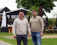 fokke en jeroen bij bierbrouwerij oijen