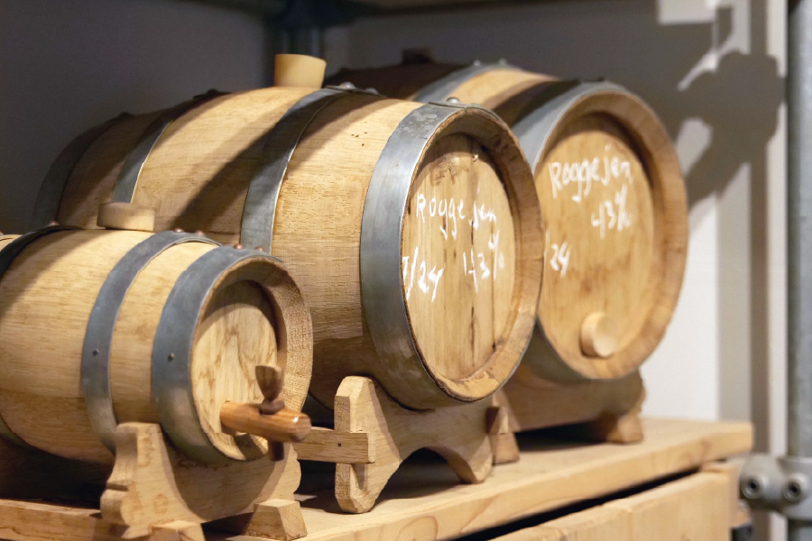 whiskeyvaten bij bierbrouwerij oijen