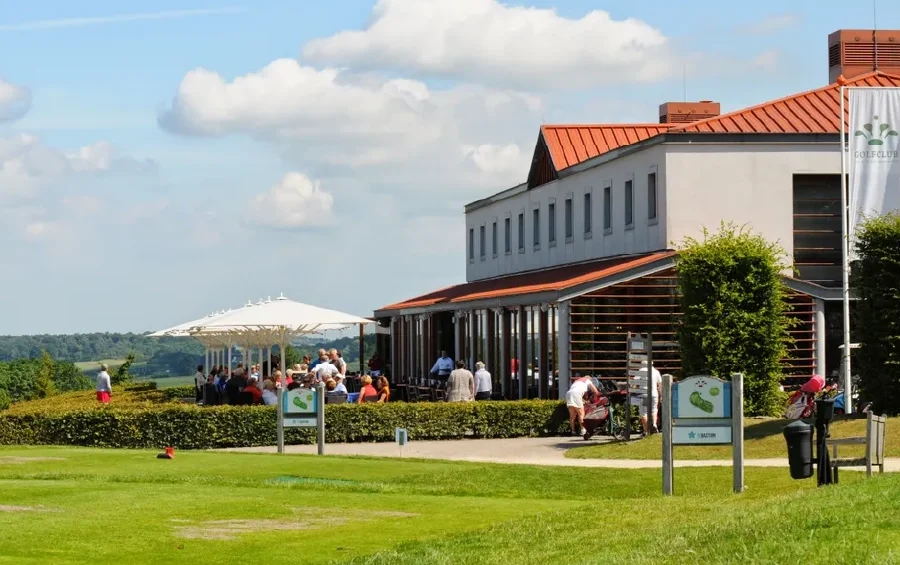 het buitenterras van het rijk van margraten