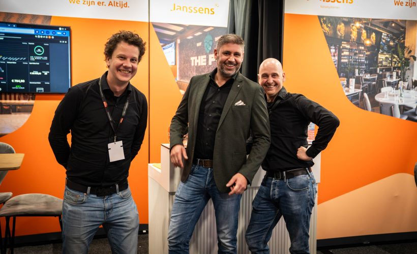adviseurs van janssens kassasystemen op de horecabeurs in maastricht